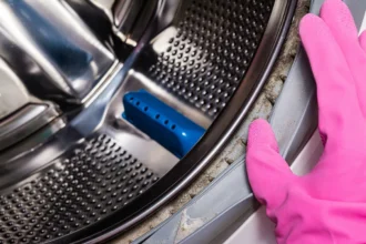 Schimmel aus der Waschmaschine entfernen: Der einfache Lifehack einer Expertin
